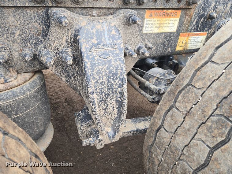 image for item ET1408 2019 Freightliner Cascadia 126 semi truck