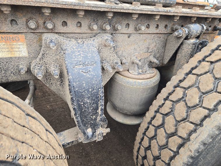 image for item ET1408 2019 Freightliner Cascadia 126 semi truck