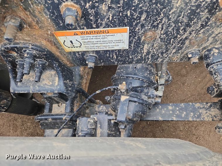 image for item ET1408 2019 Freightliner Cascadia 126 semi truck