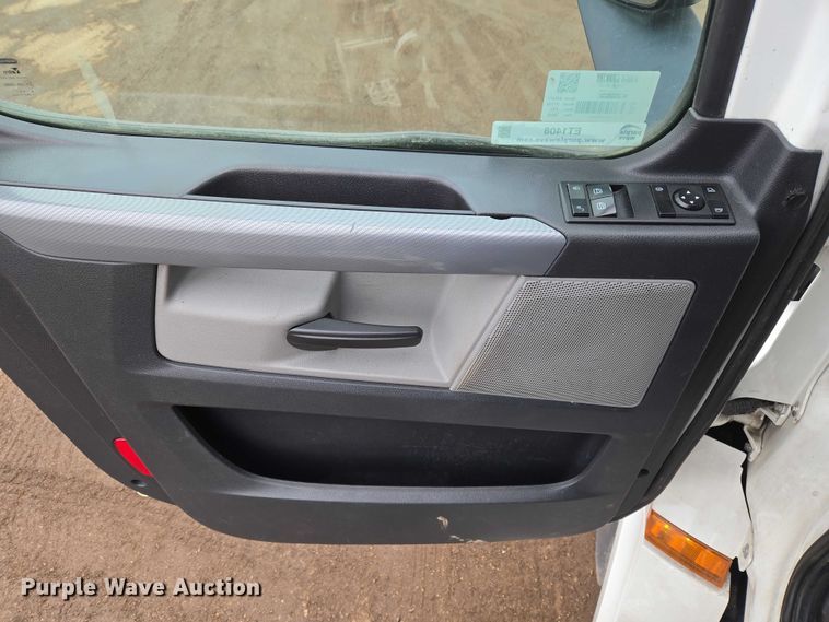 image for item ET1408 2019 Freightliner Cascadia 126 semi truck