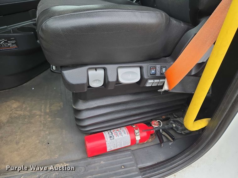 image for item ET1408 2019 Freightliner Cascadia 126 semi truck