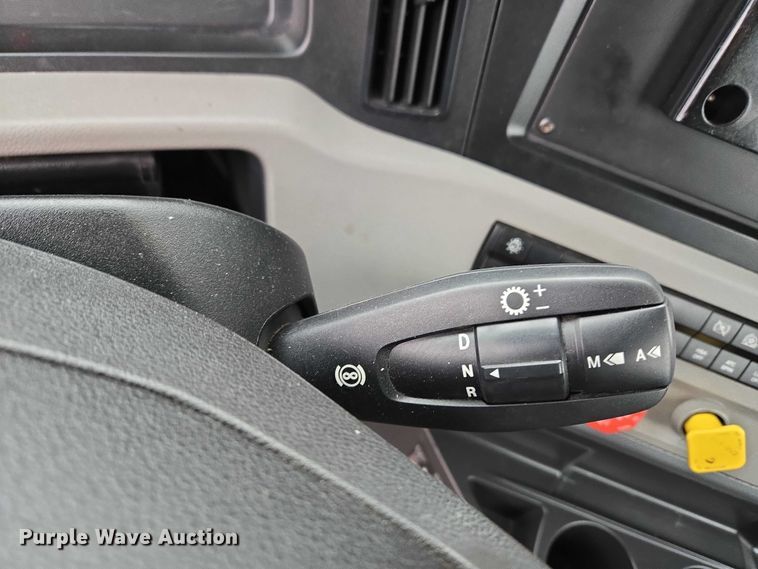 image for item ET1408 2019 Freightliner Cascadia 126 semi truck