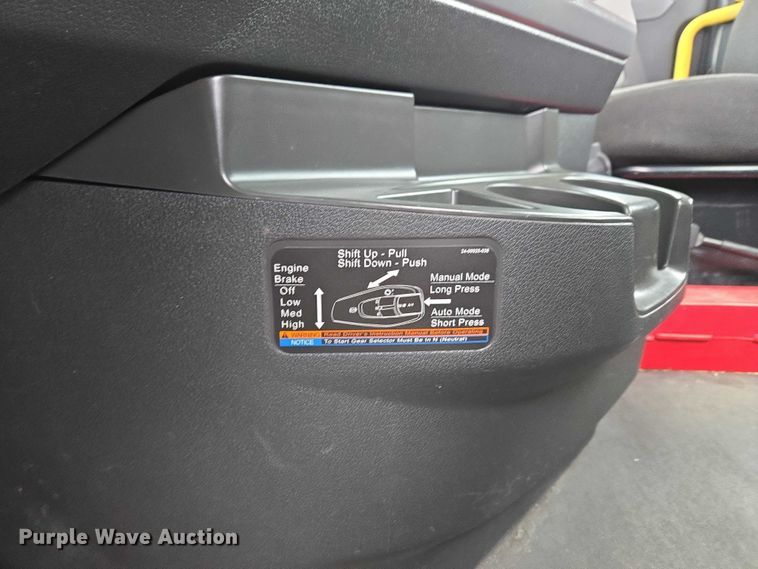 image for item ET1408 2019 Freightliner Cascadia 126 semi truck