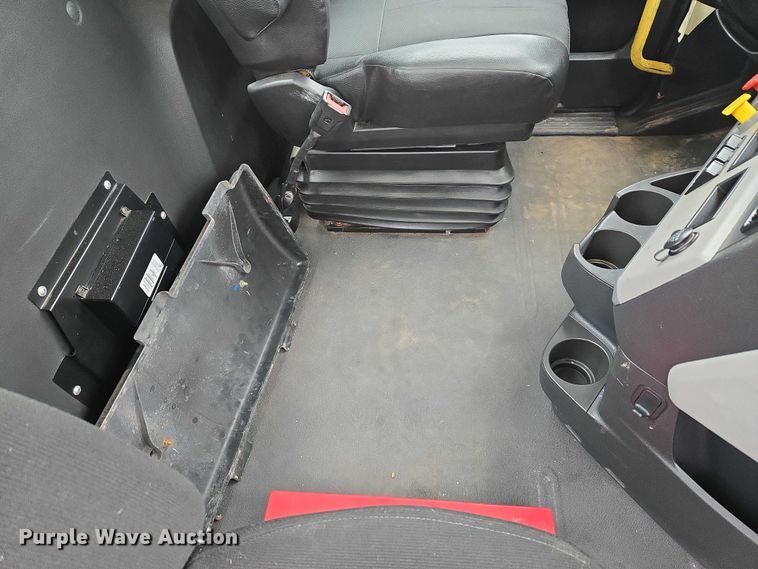 image for item ET1408 2019 Freightliner Cascadia 126 semi truck