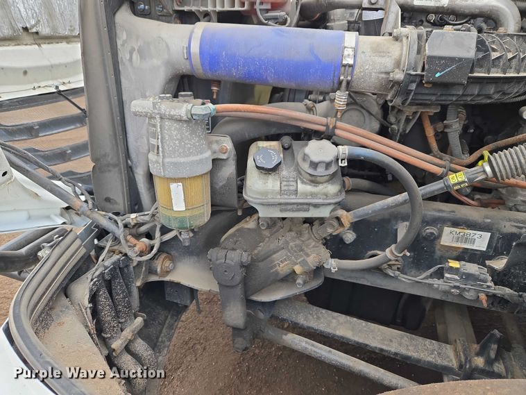 image for item ET1408 2019 Freightliner Cascadia 126 semi truck