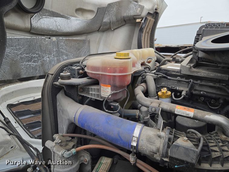 image for item ET1408 2019 Freightliner Cascadia 126 semi truck