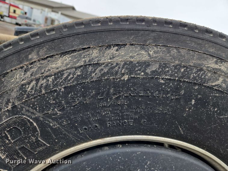 image for item ET1408 2019 Freightliner Cascadia 126 semi truck