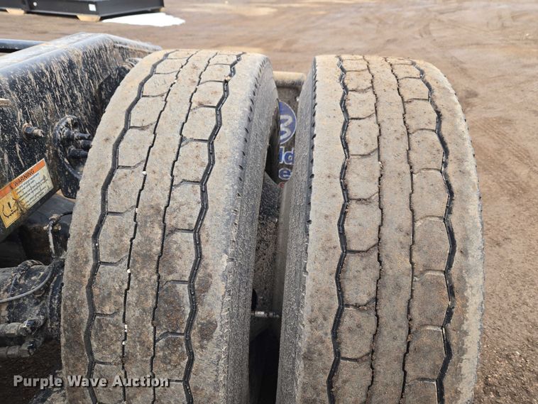 image for item ET1408 2019 Freightliner Cascadia 126 semi truck