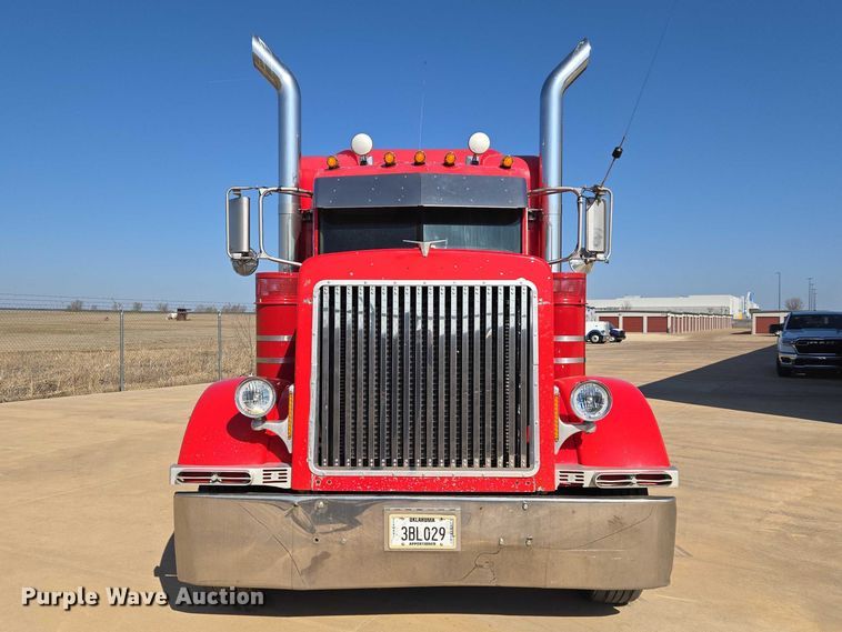 image for item ET1435 2005 Peterbilt 379 semi truck