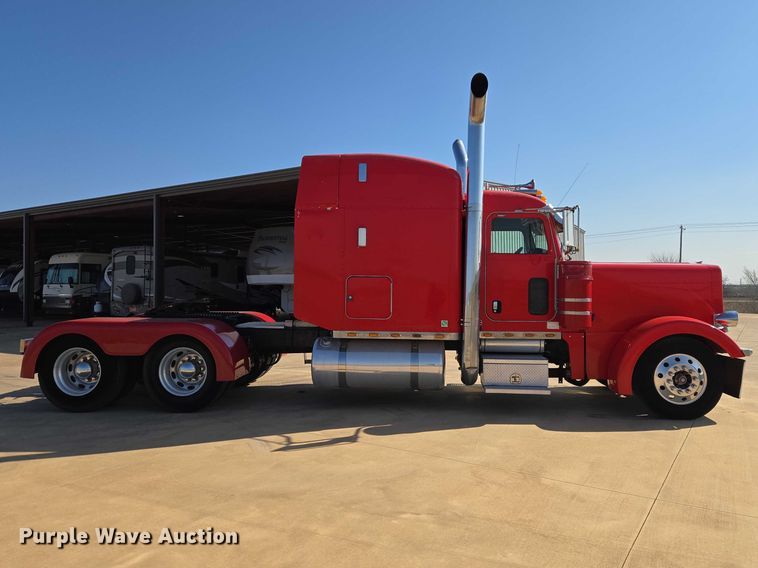 image for item ET1435 2005 Peterbilt 379 semi truck