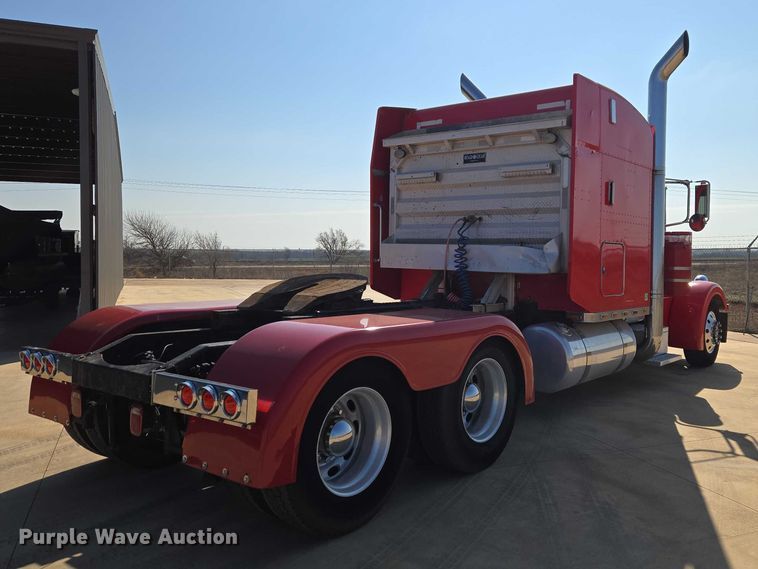 image for item ET1435 2005 Peterbilt 379 semi truck