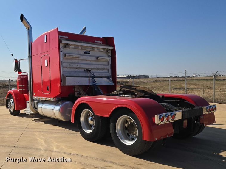 image for item ET1435 2005 Peterbilt 379 semi truck