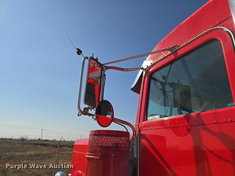 image for item ET1435 2005 Peterbilt 379 semi truck