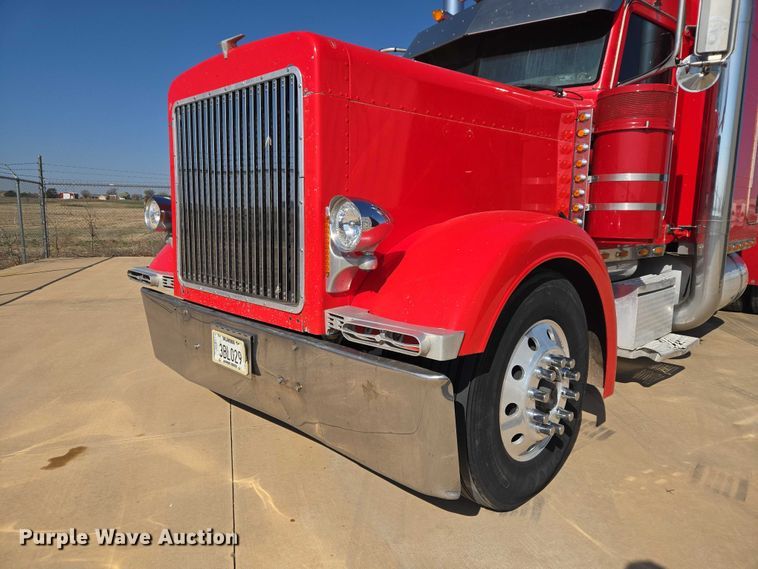 image for item ET1435 2005 Peterbilt 379 semi truck