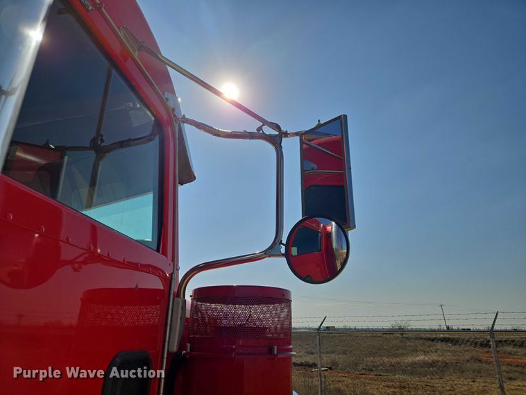 image for item ET1435 2005 Peterbilt 379 semi truck