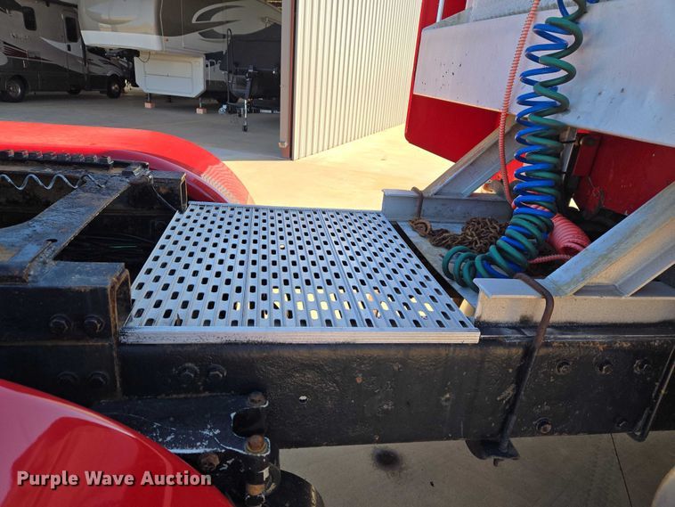 image for item ET1435 2005 Peterbilt 379 semi truck