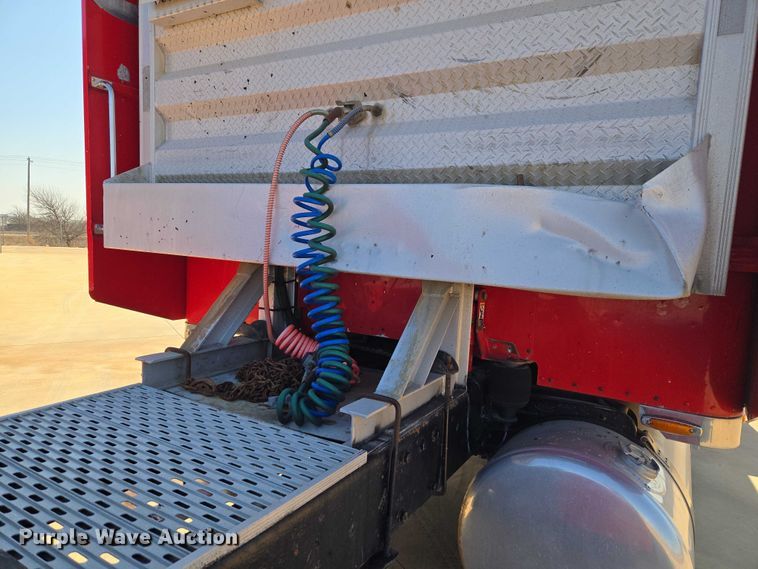 image for item ET1435 2005 Peterbilt 379 semi truck