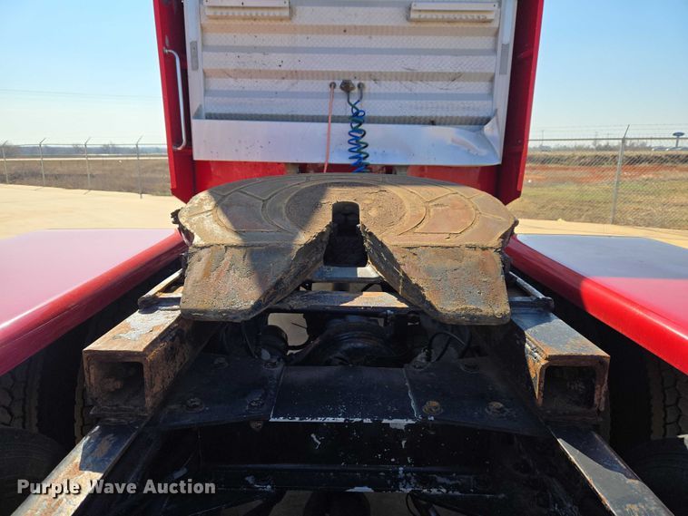 image for item ET1435 2005 Peterbilt 379 semi truck