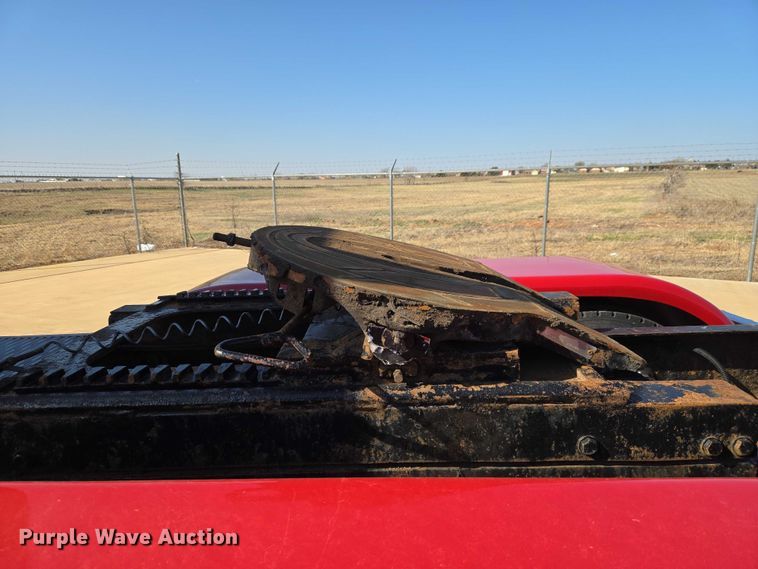 image for item ET1435 2005 Peterbilt 379 semi truck