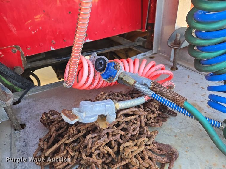 image for item ET1435 2005 Peterbilt 379 semi truck