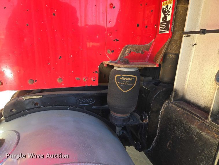 image for item ET1435 2005 Peterbilt 379 semi truck