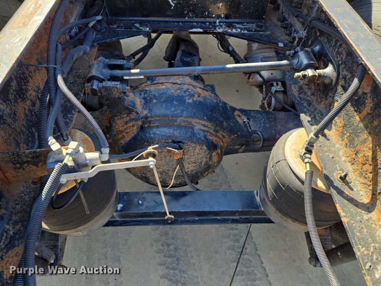 image for item ET1435 2005 Peterbilt 379 semi truck