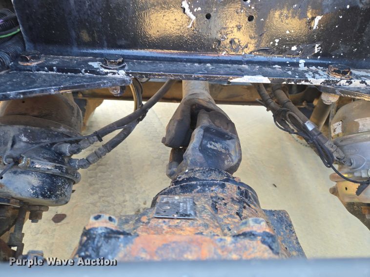 image for item ET1435 2005 Peterbilt 379 semi truck