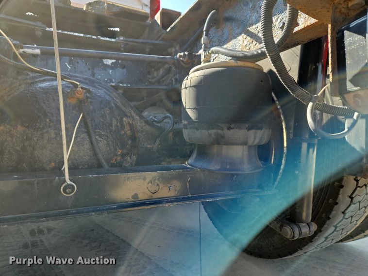 image for item ET1435 2005 Peterbilt 379 semi truck