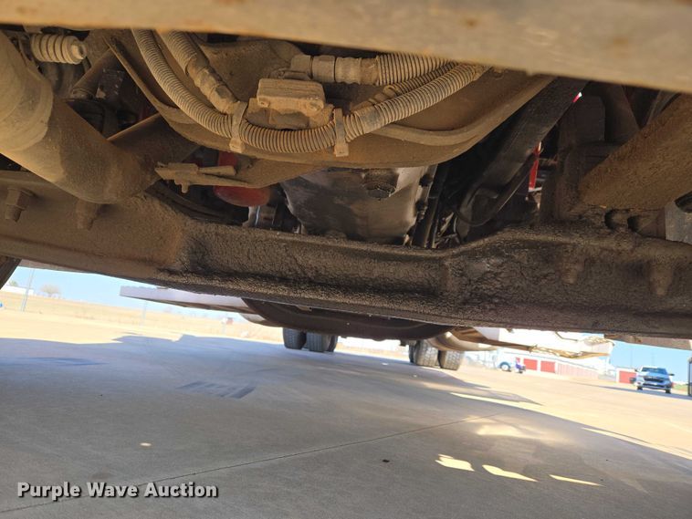 image for item ET1435 2005 Peterbilt 379 semi truck