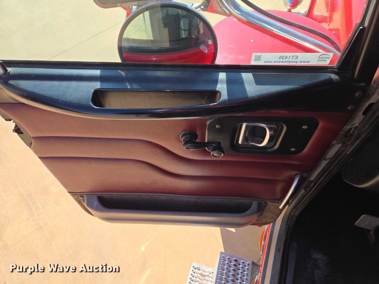 image for item ET1435 2005 Peterbilt 379 semi truck