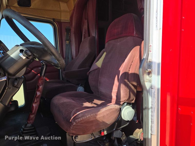 image for item ET1435 2005 Peterbilt 379 semi truck