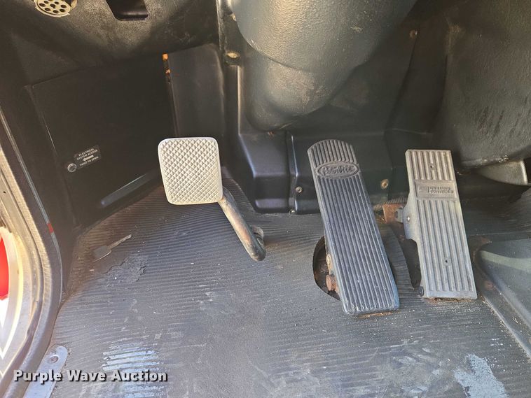 image for item ET1435 2005 Peterbilt 379 semi truck