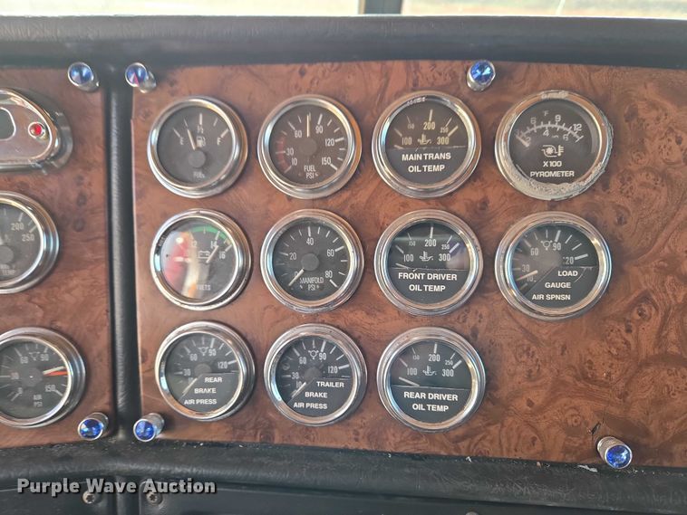 image for item ET1435 2005 Peterbilt 379 semi truck