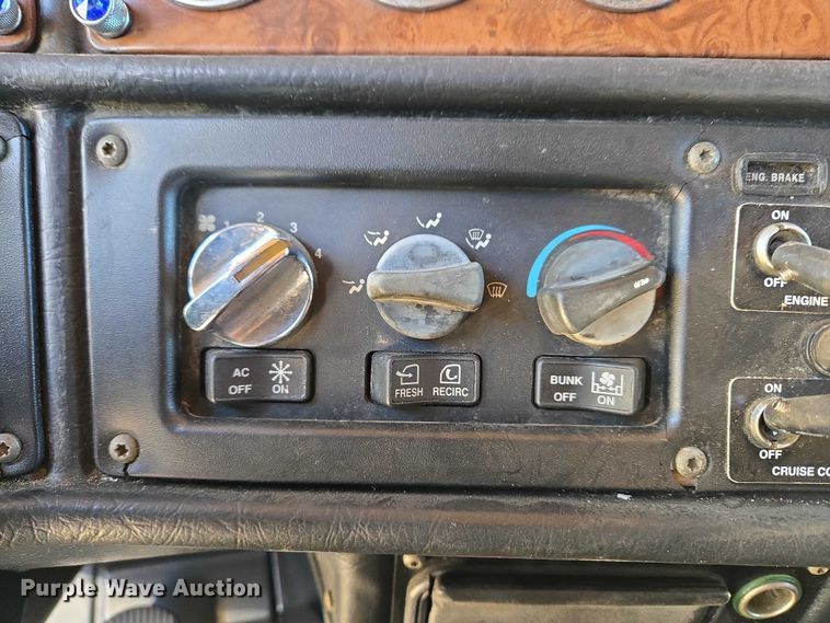 image for item ET1435 2005 Peterbilt 379 semi truck