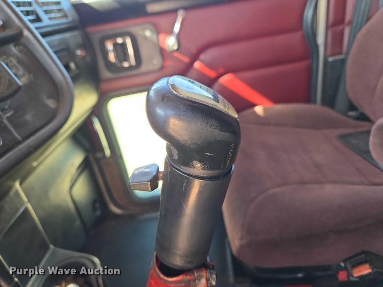 image for item ET1435 2005 Peterbilt 379 semi truck