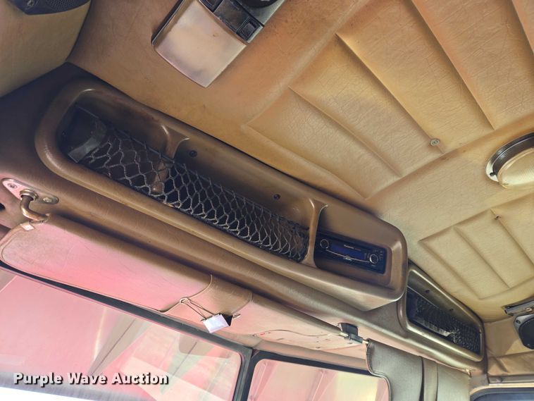 image for item ET1435 2005 Peterbilt 379 semi truck