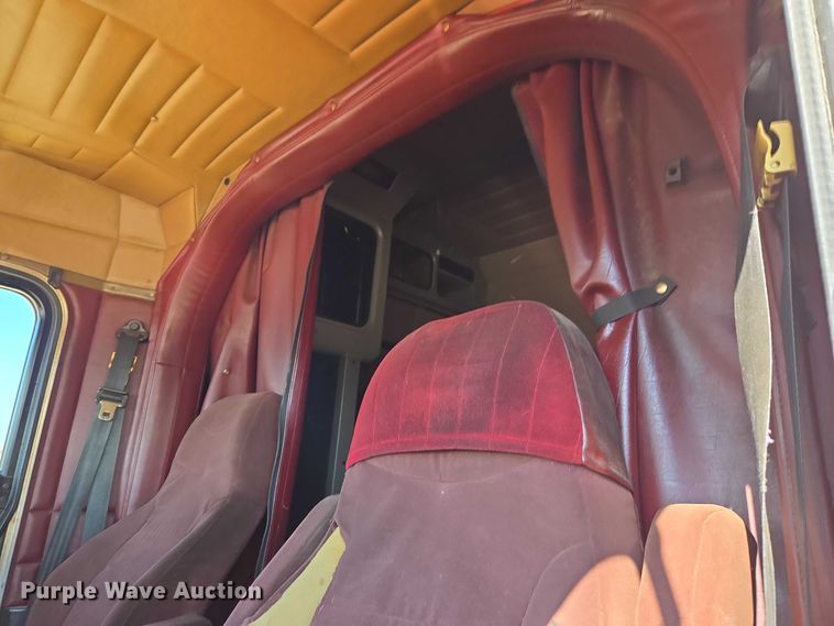 image for item ET1435 2005 Peterbilt 379 semi truck