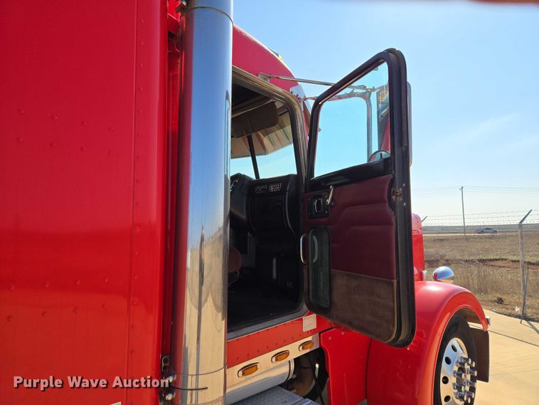 image for item ET1435 2005 Peterbilt 379 semi truck