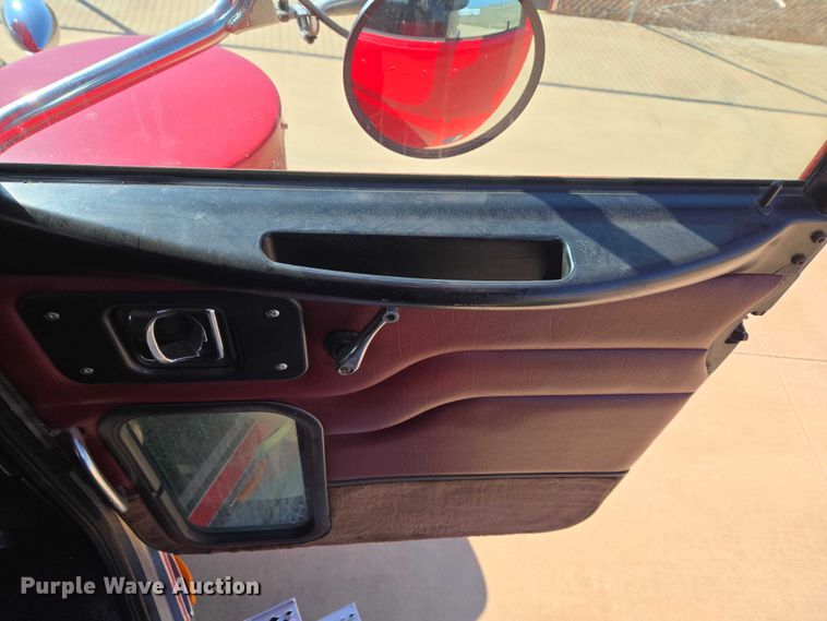 image for item ET1435 2005 Peterbilt 379 semi truck