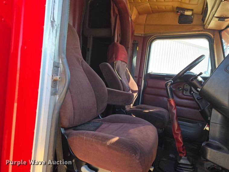 image for item ET1435 2005 Peterbilt 379 semi truck