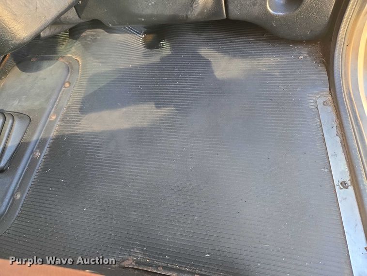 image for item ET1435 2005 Peterbilt 379 semi truck