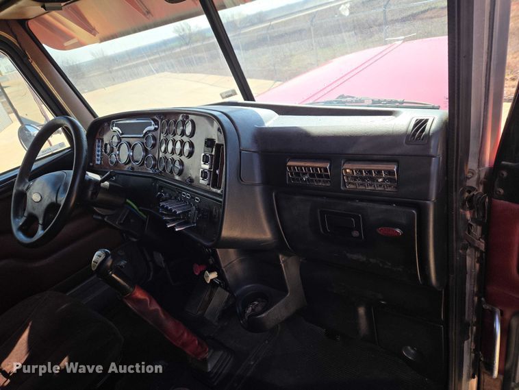 image for item ET1435 2005 Peterbilt 379 semi truck