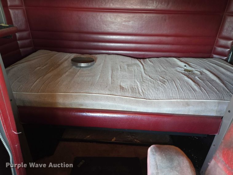 image for item ET1435 2005 Peterbilt 379 semi truck