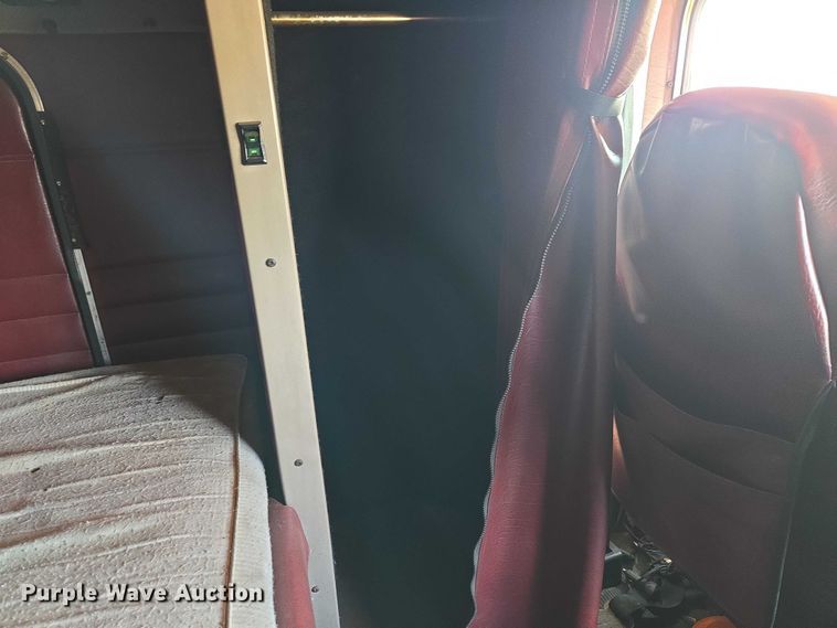 image for item ET1435 2005 Peterbilt 379 semi truck