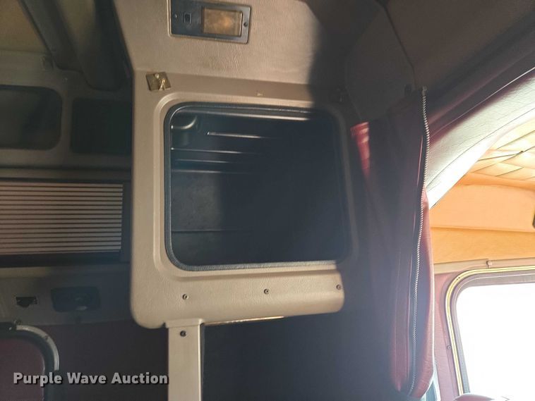 image for item ET1435 2005 Peterbilt 379 semi truck