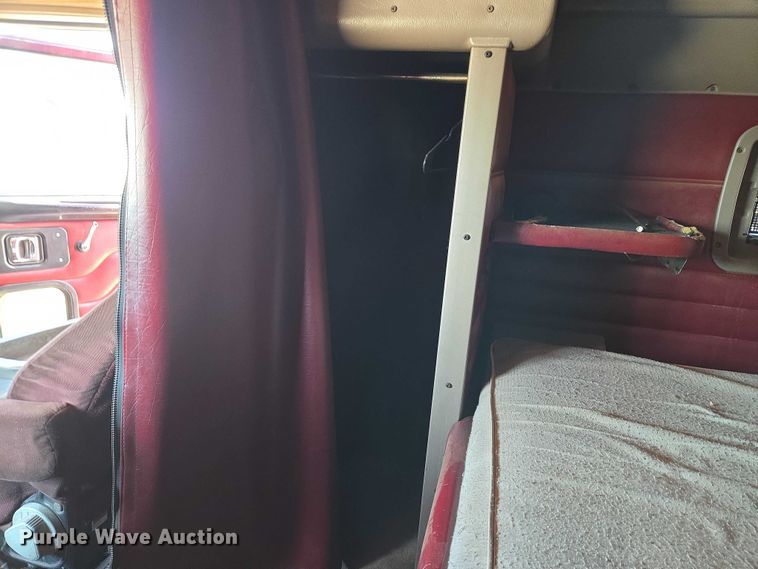 image for item ET1435 2005 Peterbilt 379 semi truck