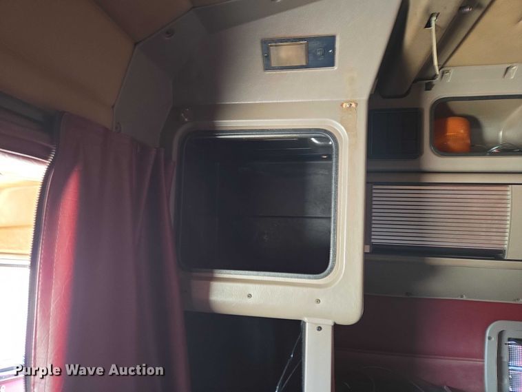 image for item ET1435 2005 Peterbilt 379 semi truck