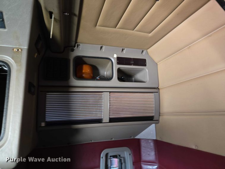 image for item ET1435 2005 Peterbilt 379 semi truck