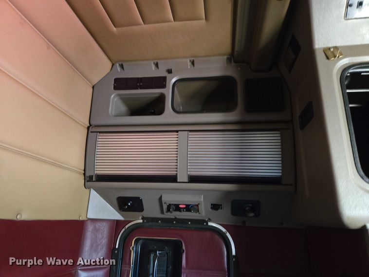 image for item ET1435 2005 Peterbilt 379 semi truck