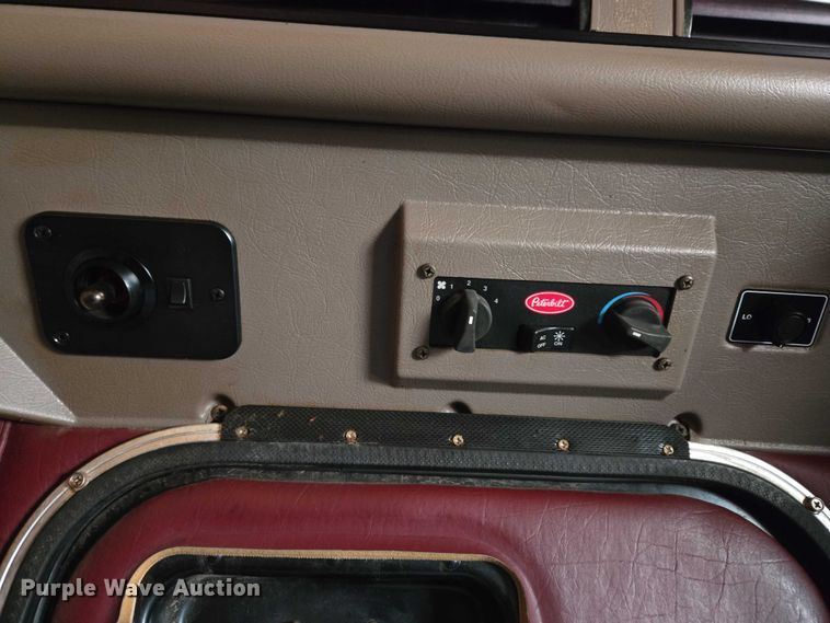 image for item ET1435 2005 Peterbilt 379 semi truck